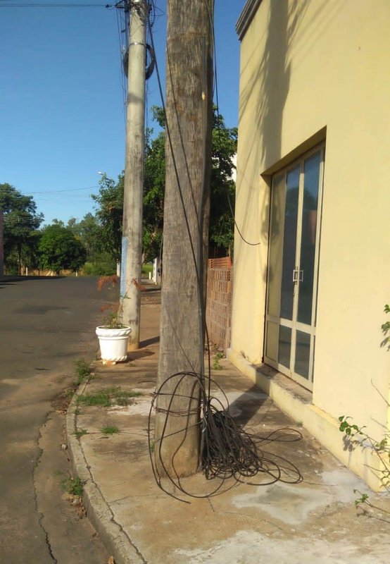 Vias públicas: Defesa Civil faz novo recolhimento de fios soltos