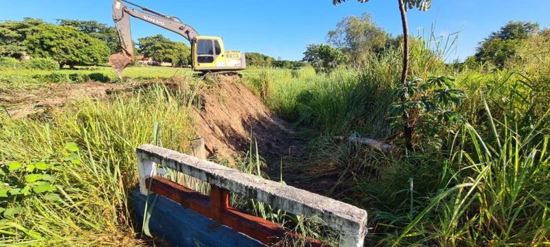Limpeza: DAEE realiza desassoreamento em córregos urbanos