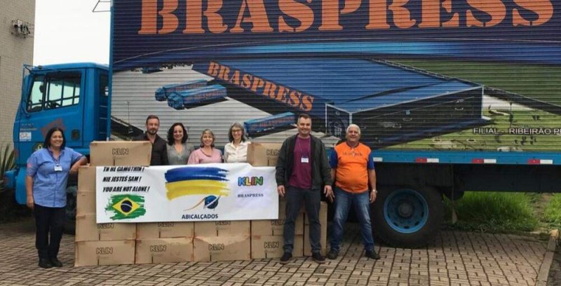 Fábrica doa 1 mil pares de calçados para crianças ucranianas refugiadas