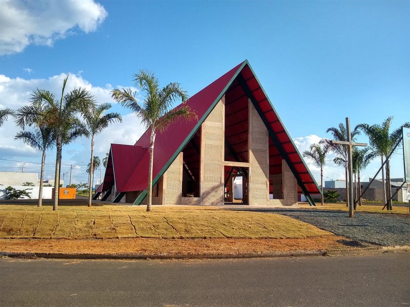 Bairro Jardim do Lago 5: Católicos celebram 1ª missa na capela de São Peregrino