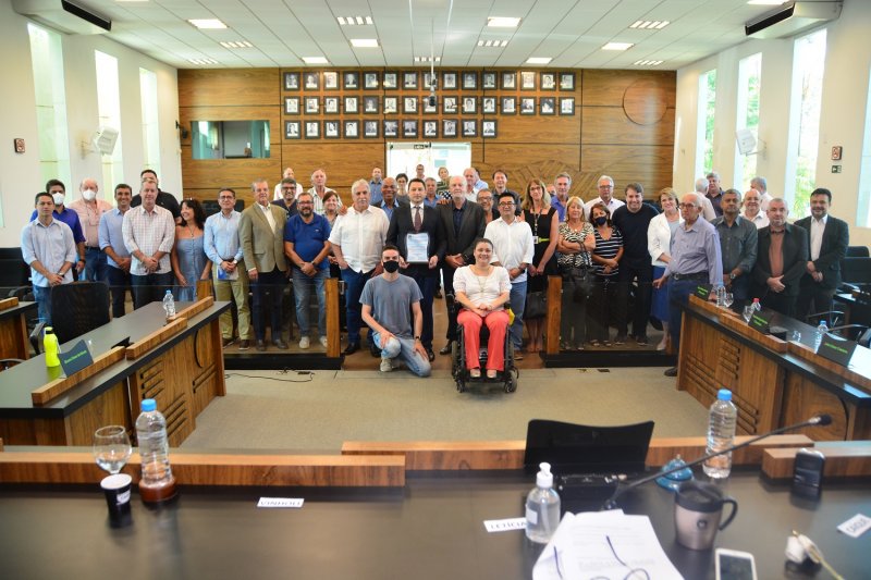 Homenagem: Marco Vinholi recebe título de Cidadão Penapolense