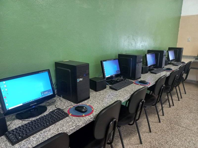 Escolas municipais recebem investimentos em informática