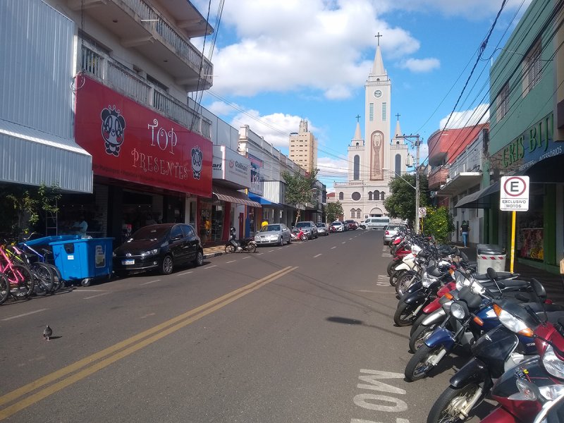 Comércio penapolense abre em horário especial hoje e amanhã