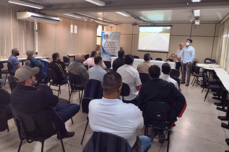 Motoristas e monitores do Transporte Escolar municipal passam por treinamento