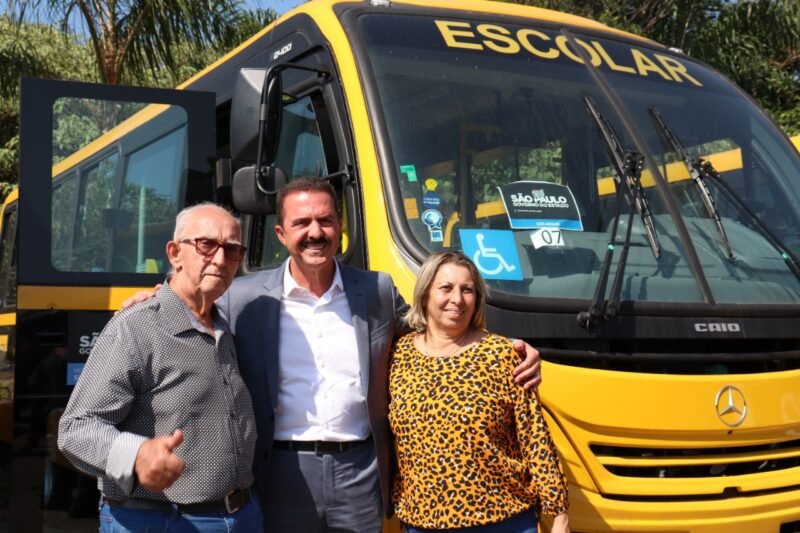 Comarca: Braúna recebe ônibus escolar