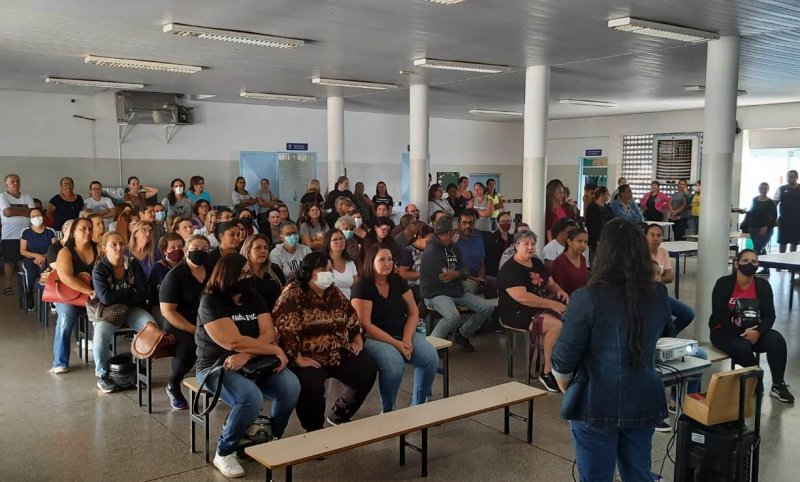 Profissionais da Educação participam da Parada Pedagógica