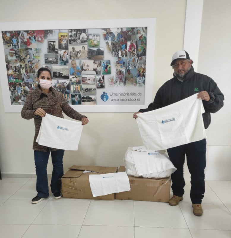 Projeto Uniformizando da Diana borda 520 toalhas para associação de Araçatuba