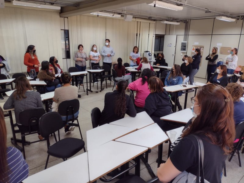 Curso de formação de educadoras da rede municipal é encerrado