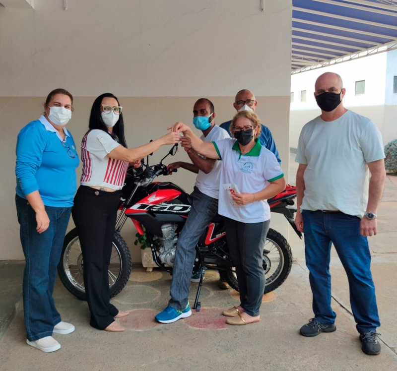 Ação beneficente entrega moto zero km