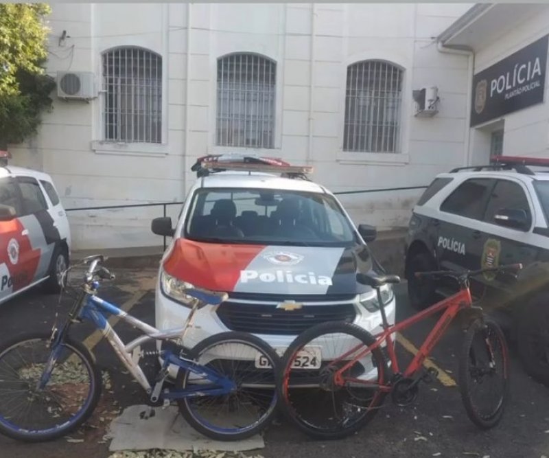 Dupla sai da cadeia, furta bicicleta e é presa novamente