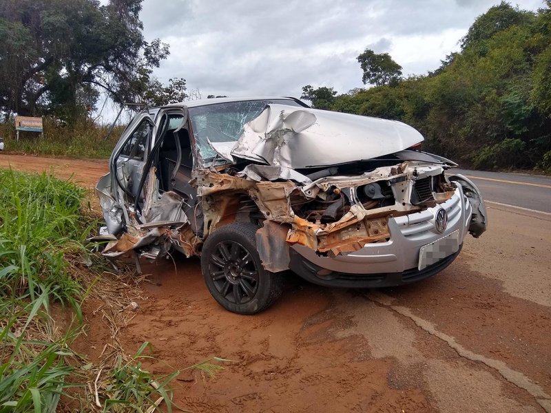 Caminhão colide contra carro na Assis Chateaubriand