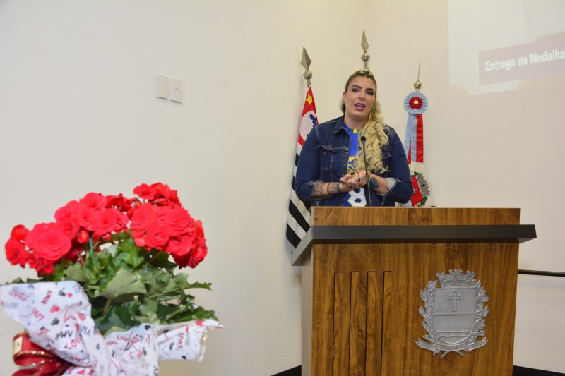Jogadora Fernanda Tomé recebe honraria 