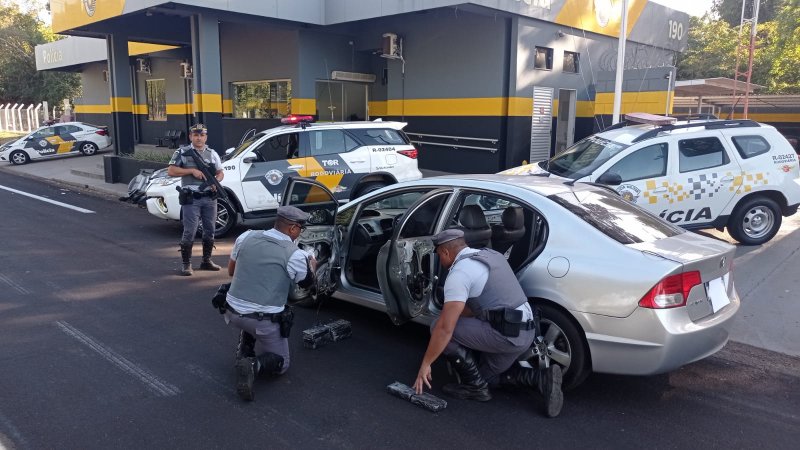 Casal é preso transportando pasta base de cocaína em rodovia