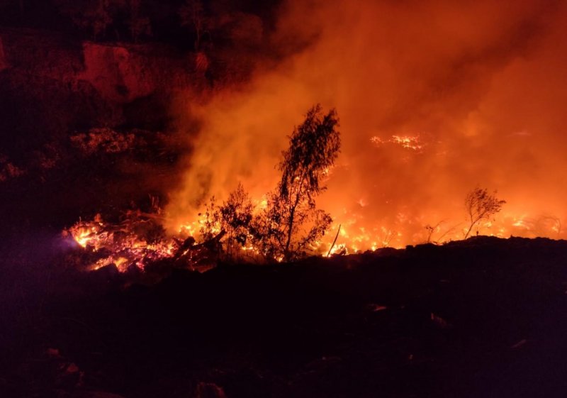 Área: Incêndio atinge aterro sanitário do Daep