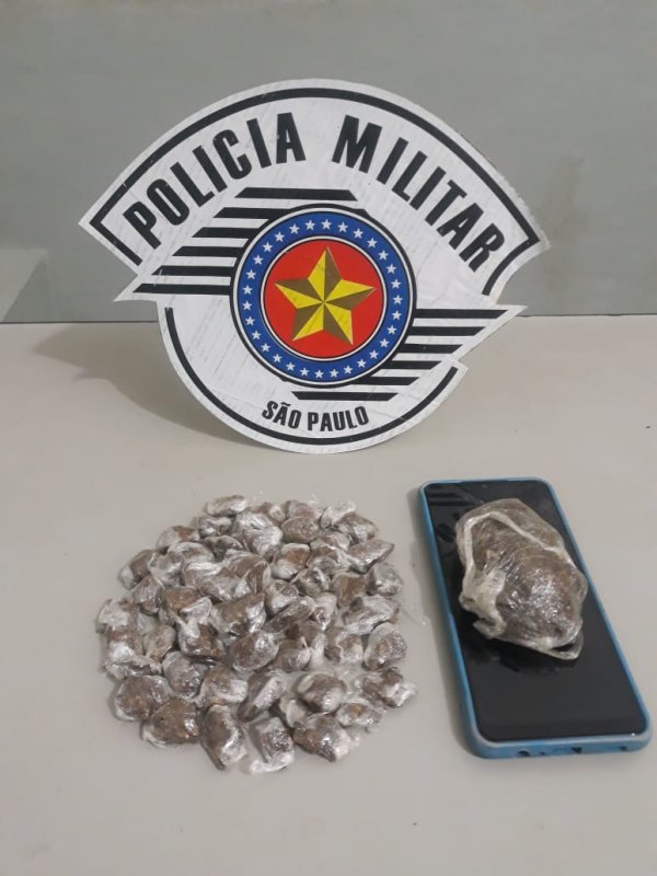 Adolescente confessa que vendia drogas por aplicativo