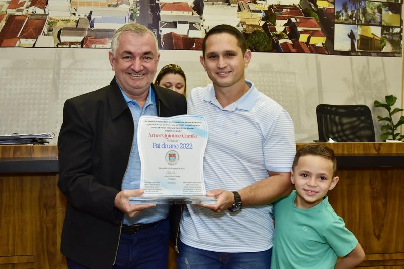 Arnor Quintino Camilo recebe título de Pai do Ano