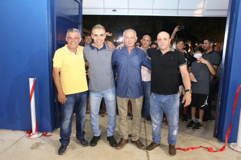 Lago Azul inaugura novo ginásio 