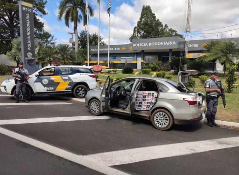 Homem é flagrado transportando cigarros contrabandeados na Assis