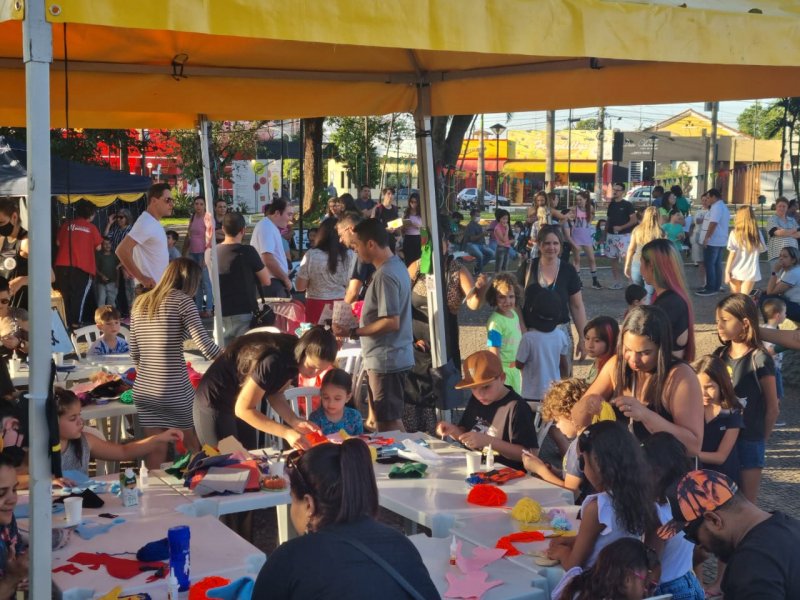 Circuito Sesc de Artes atrai grande público para a praça