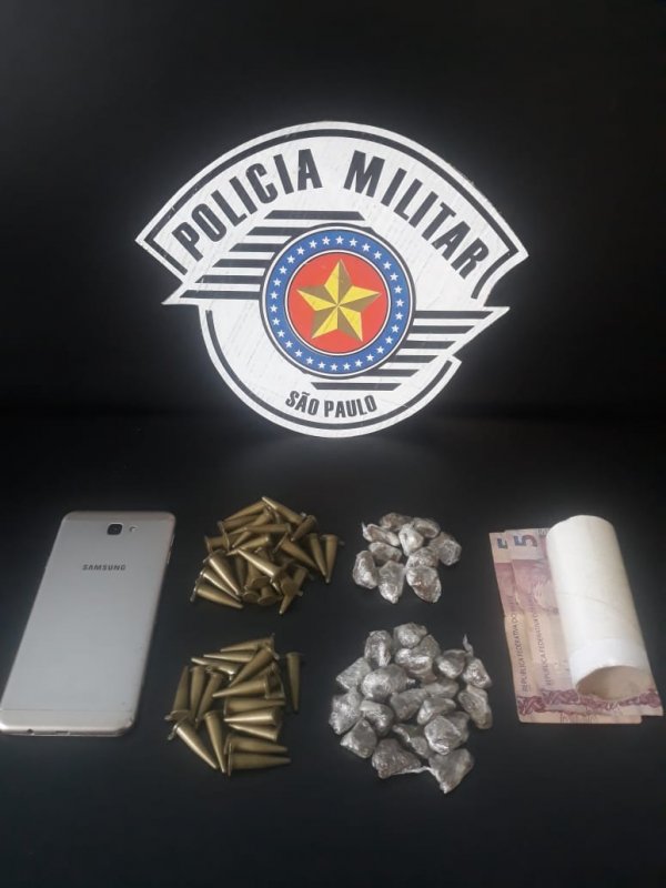 Policiais da Rocam prendem acusado de tráfico de drogas