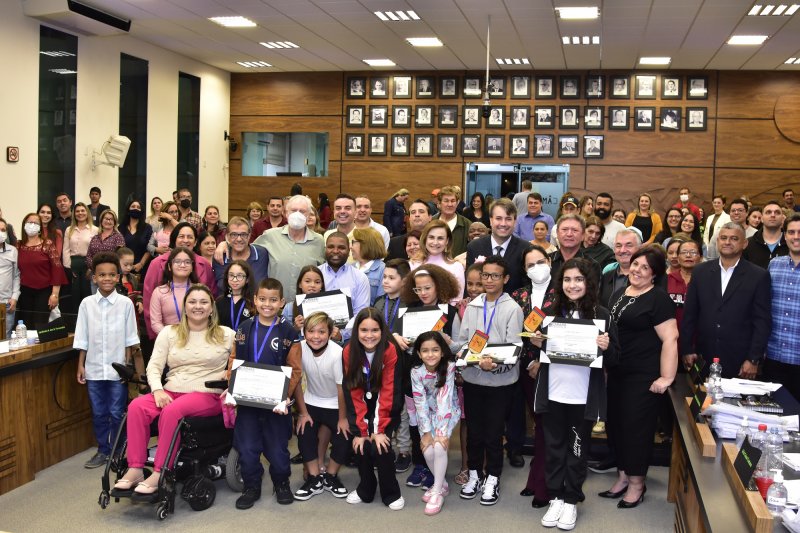 Redação: Concurso tem entrega de certificados e premiação