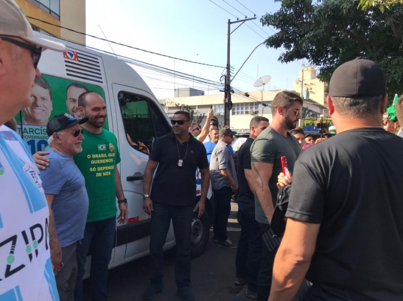 Eduardo Bolsonaro visita Penápolis para divulgar campanha