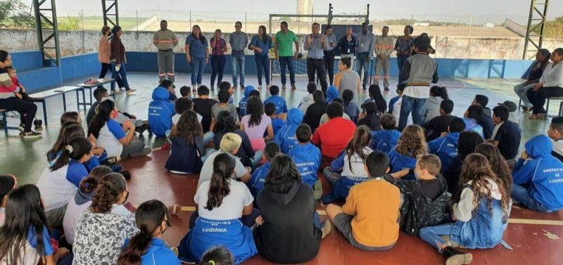 Luiziânia: Alunos participam de campanha de conscientização sobre rede elétrica