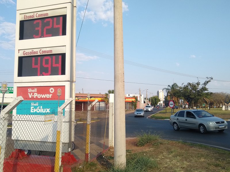 Gasolina é vendida a R$ 4,94 em Penápolis 