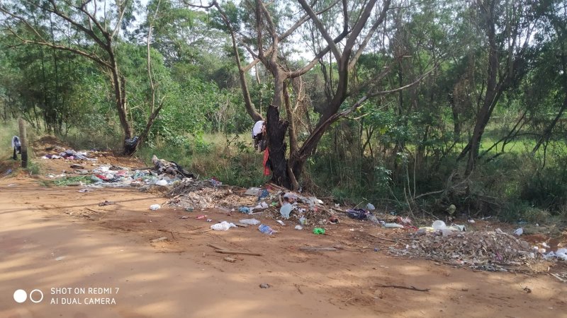 Professora Jandinéia pede fiscalização contra lixão atrás da antiga Campezina