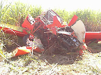 Piloto fica ferido em queda de aeronave