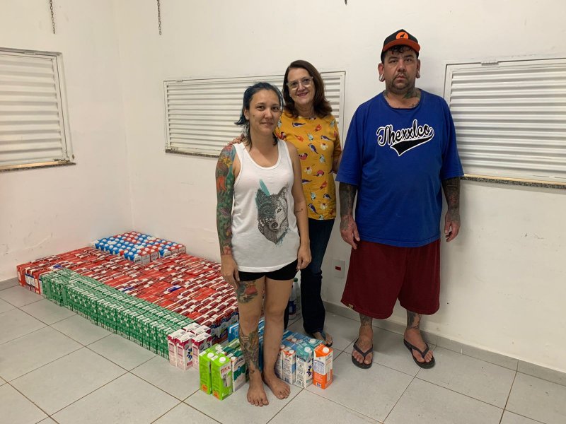 Evento de tatuagem: Fundo Social recebe doação de leites arrecadados