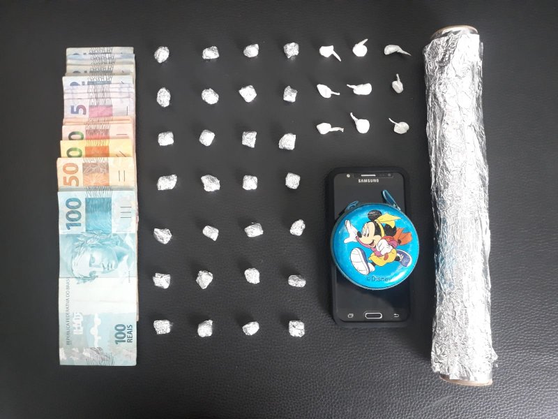 Homem é preso pela Rocam após encontrar droga em sua casa