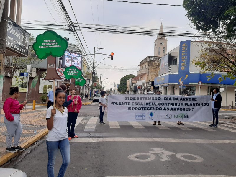 Ação: Daep realiza pedágio em comemoração ao Dia da Árvore