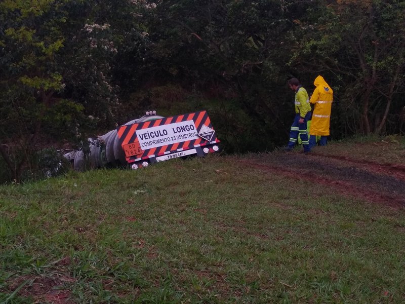 Acidente: Caminhão com soda cai no Lajeado e deixa Daep em alerta