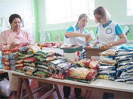 Educandário entrega alimentos arrecadados em gincana
