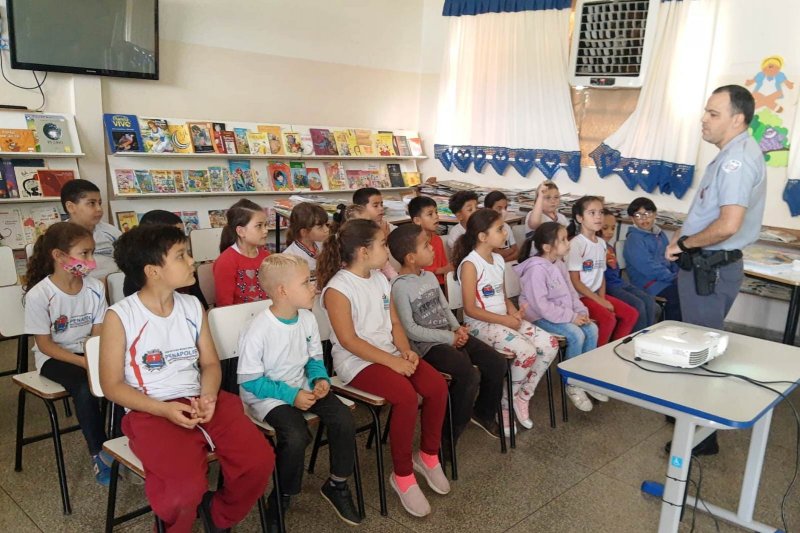 Alunos da Emef Marilena Cipriano participam de atividades sobre trânsito