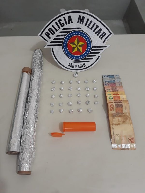 Jovem é detido suspeito de tráfico no Jardim Eldorado