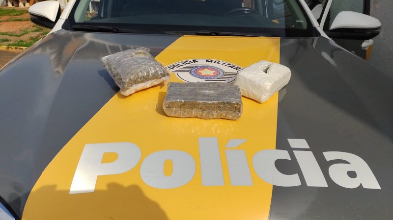 Policiais do TOR prendem jovem com droga em ônibus