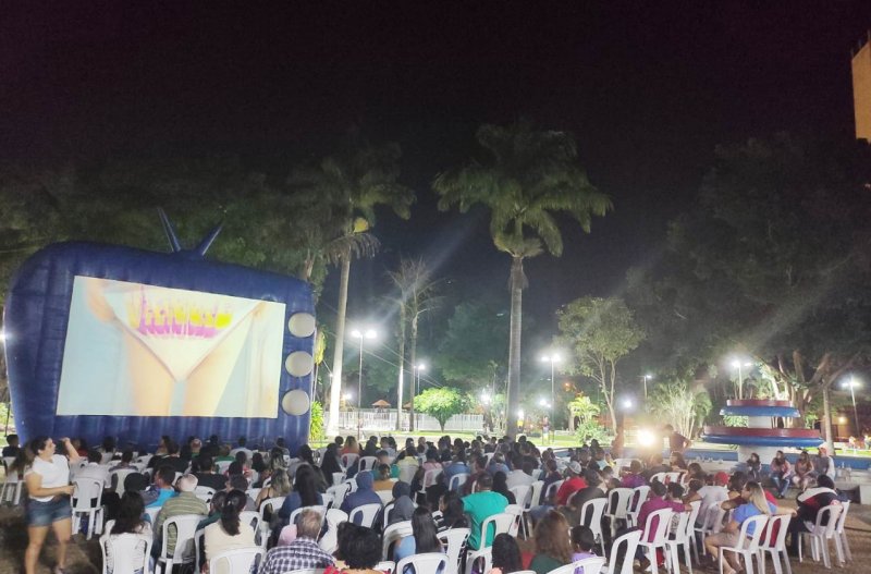 Cine Família atrai grande público para a Praça