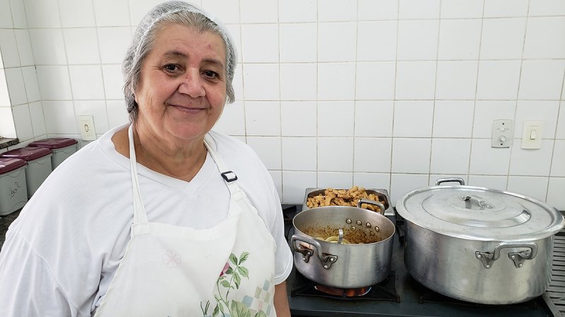 Dia Municipal da merendeira: Câmara Municipal homenageará Maria de Souza Ferreira