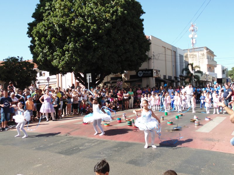 114 anos: Desfile de aniversário resgata tradição penapolense 