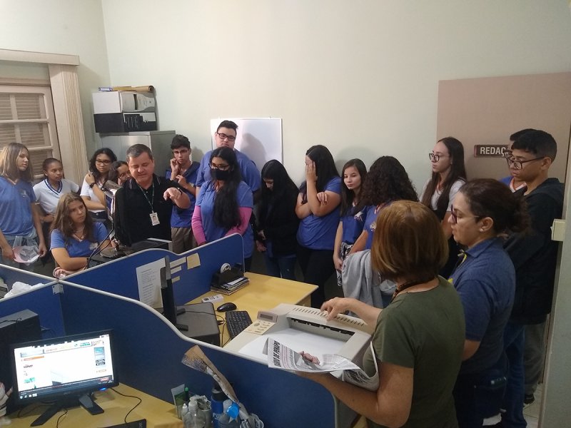 Jornalismo: DIÁRIO recebe a visita de alunos da EE Yone Dias