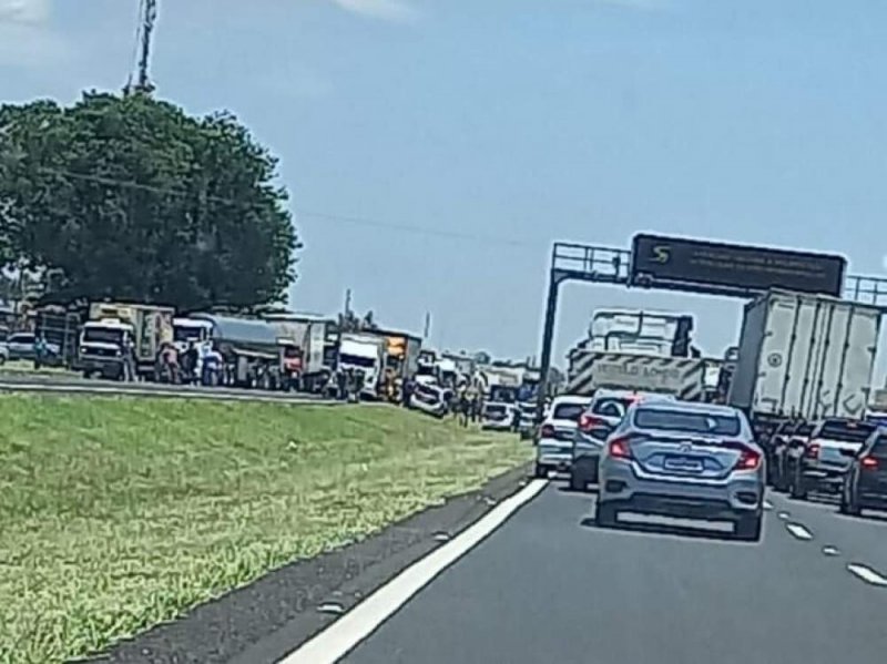 Região: manifestantes bloqueiam Marechal Rondon em Birigui