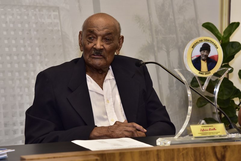 Zeferino Botelho, 102 anos, recebe 