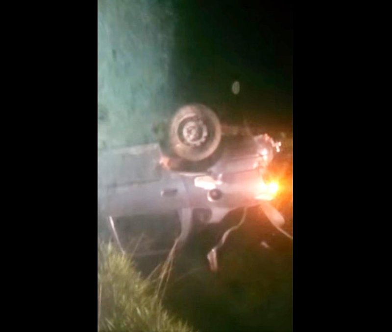 Homem capota veículo e é detido por embriaguez