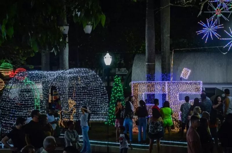 Domingo: Birigui inaugura decoração natalina da praça doutor Gama