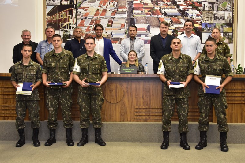 Homenagem: Diploma Atirador Destaque é entregue pela Câmara