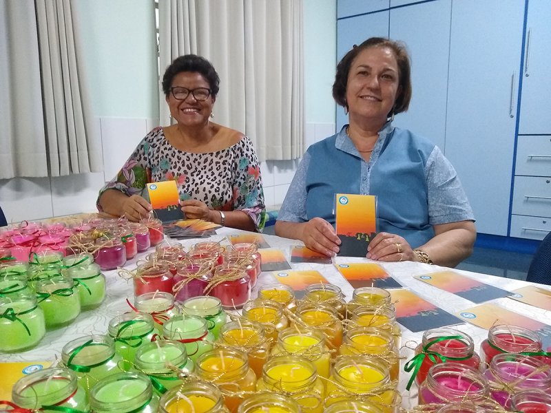 Padrinhos ajudam a manter tradição de Natal do Lactário