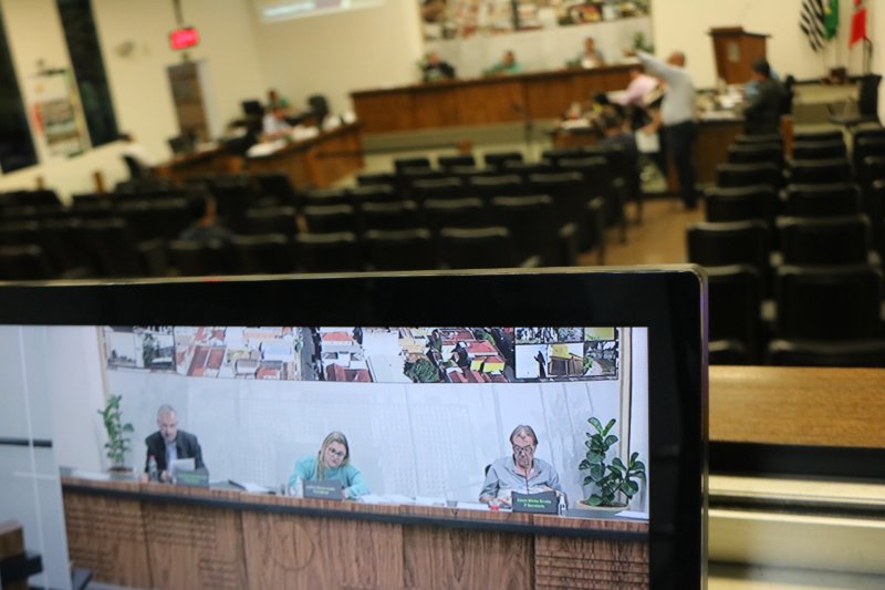 Câmara votará 7 projetos em sessão desta segunda-feira