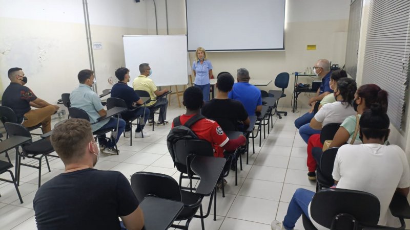 Alunos do curso de Logística visitam empresa Unifardas